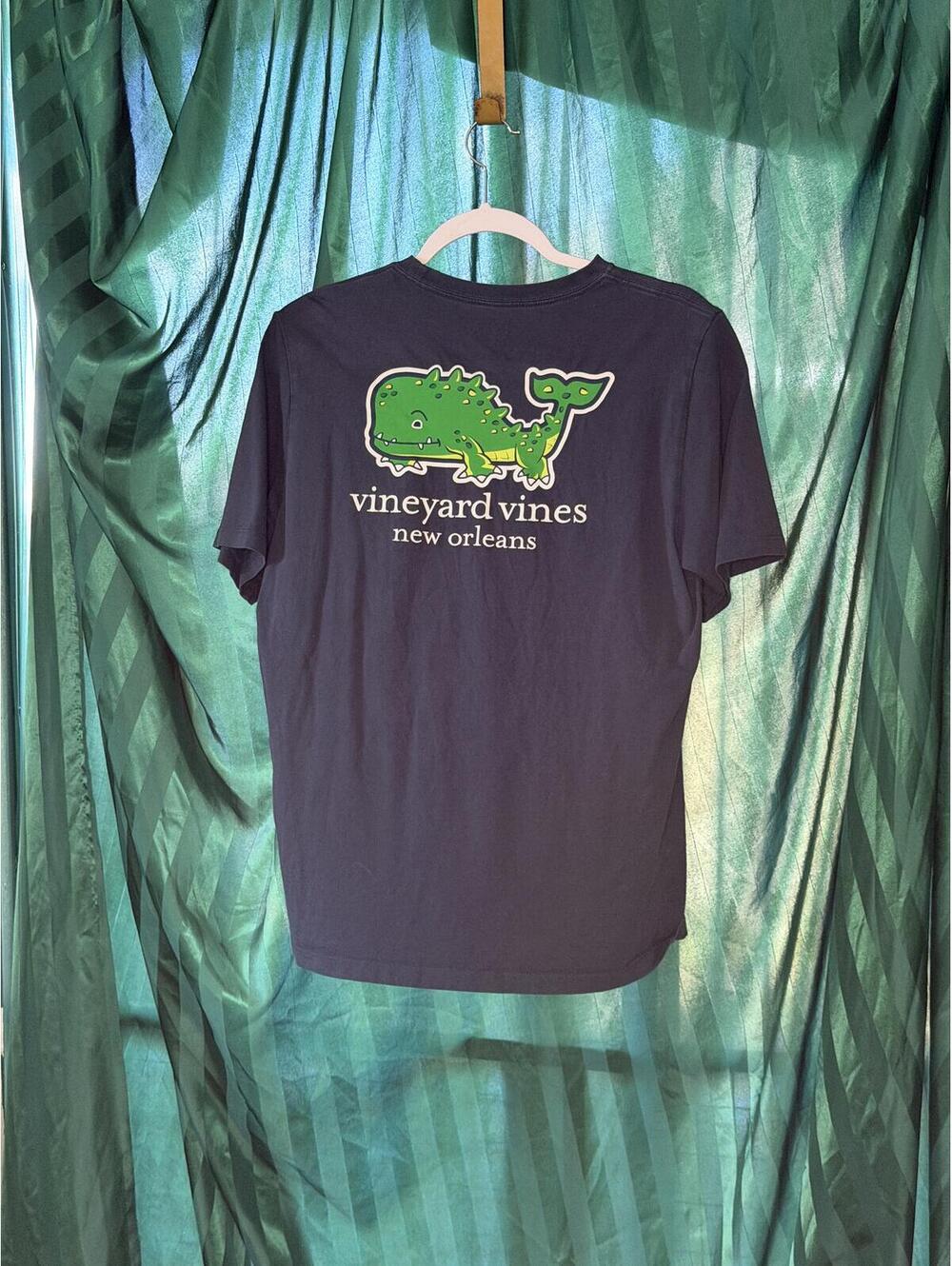 Vineyard Vines Youth Kids Size XL New Orleans Navy Blue Whale Pocket Graphic